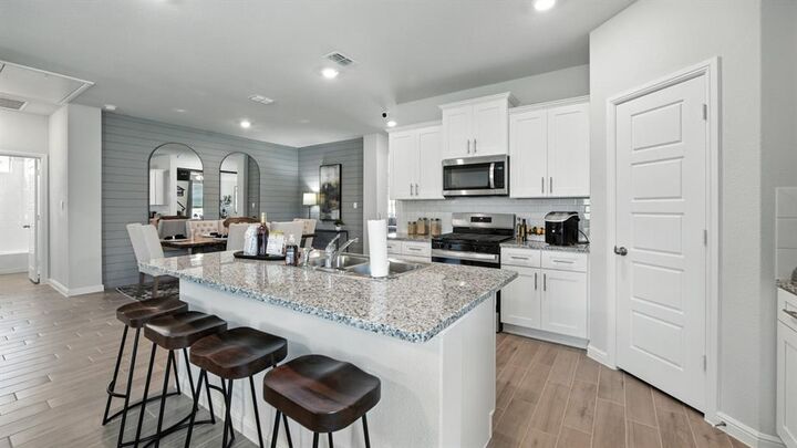 Property Photo: 913 Hollyn Drive TX 76234