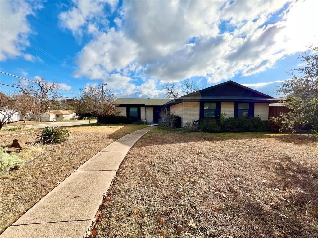 Property Photo:  1456 Sherrye Drive  TX 75074 