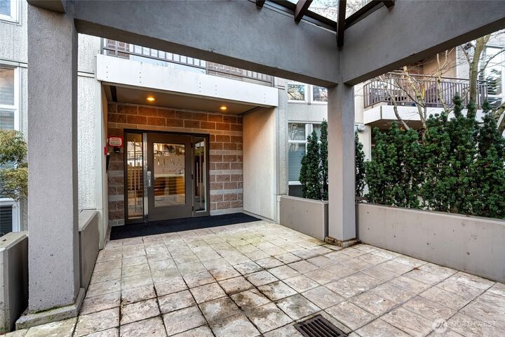 Property Photo:  3221 SW Avalon Way 313  WA 98126 