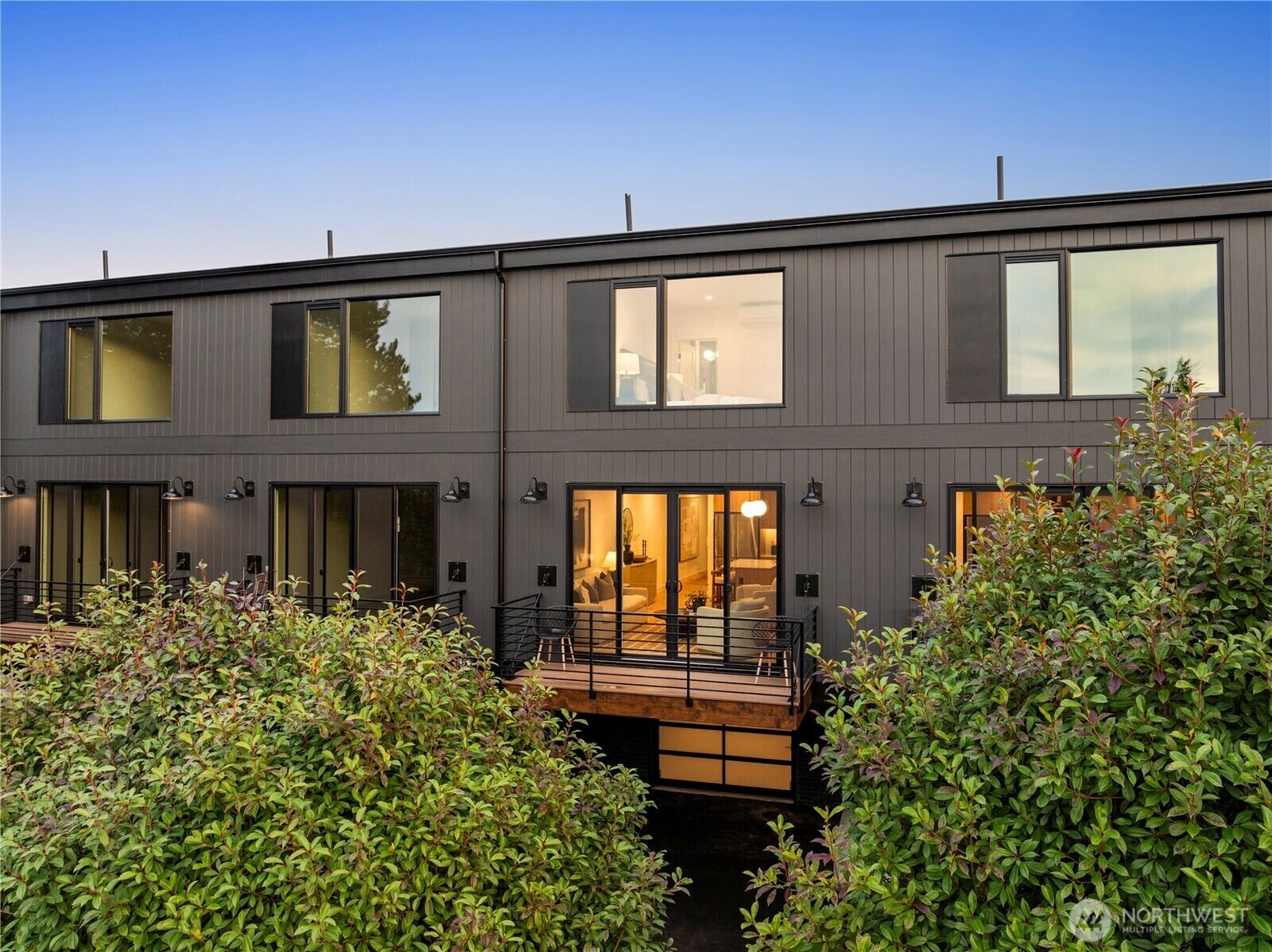 Property Photo: 614 5th Avenue S C101 WA 98020