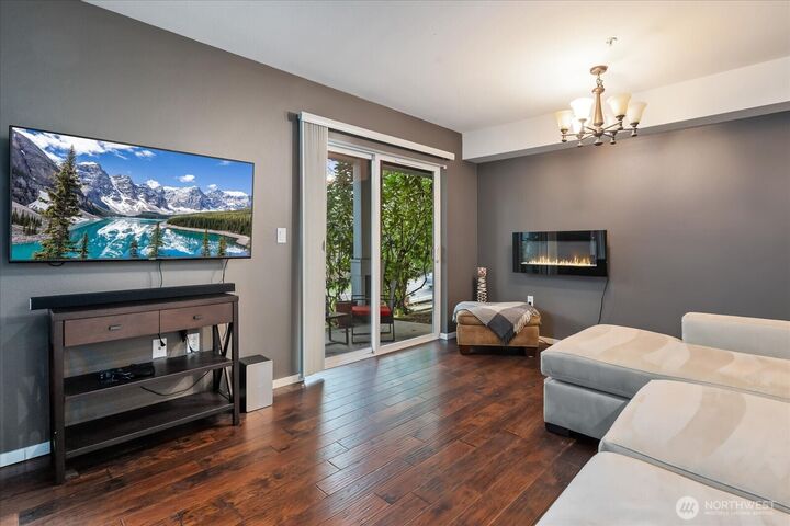 Property Photo:  5589  Lakemont Boulevard SE 1702  WA 98006 