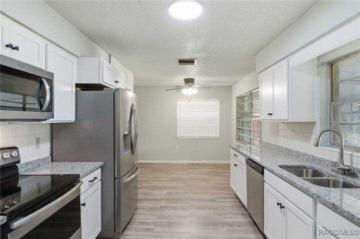 Property Photo:  3871 E Parsons Point Road  FL 34442 