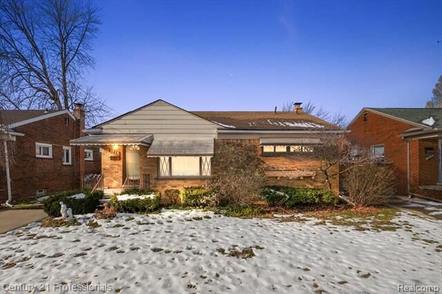 Property Photo:  1826 Walnut Street  MI 48124 