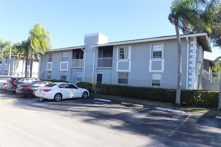 Property Photo: 464 NE 210th Cir Ter 20410A FL 33179