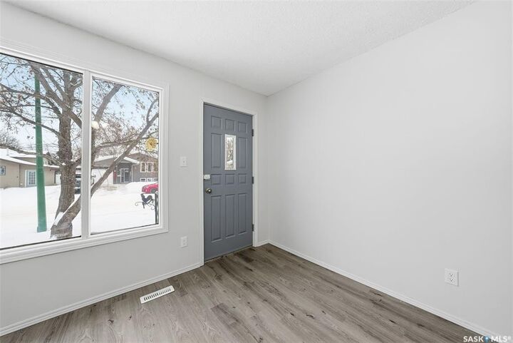Photo de la propriété:  803 Carr Place  SK S6V 7E1 