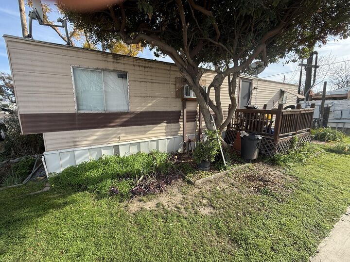 Property Photo:  820 S Chinowth Street 17  CA 93277 