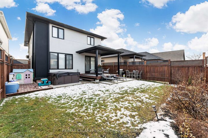 Property Photo: 14 Willowbrook Drive ON L3C 0G1