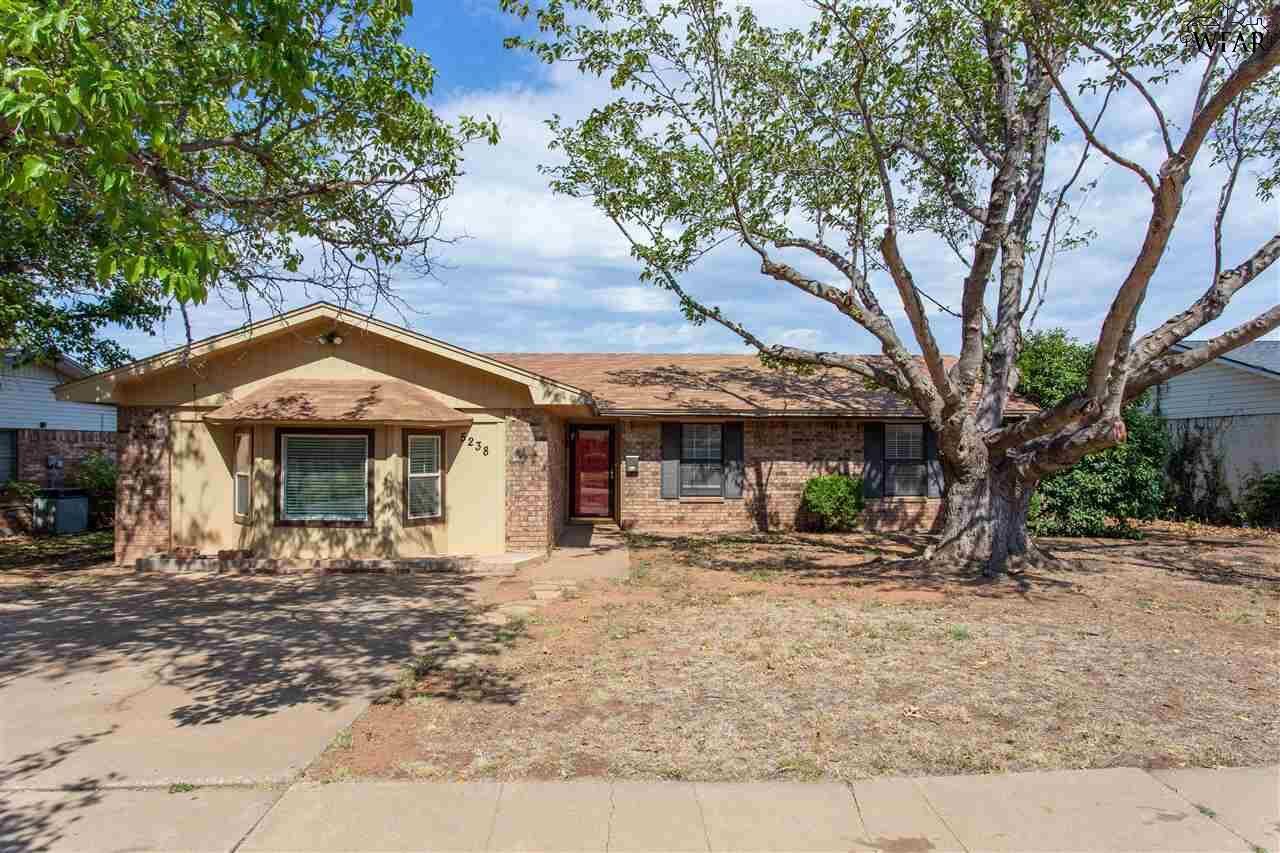 Property Photo:  5238 Kingston Drive  TX 76310 