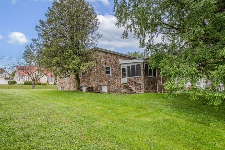 Property Photo:  1230 Vine St  PA 15425 