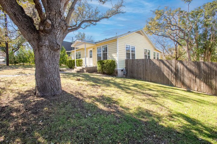 Property Photo:  2802 S 4th Street  TX 78704 