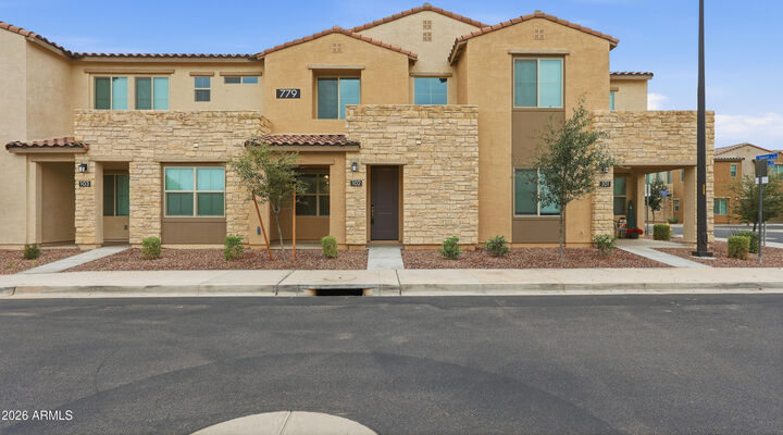Property Photo:  779 E Doral Avenue 102  AZ 85297 
