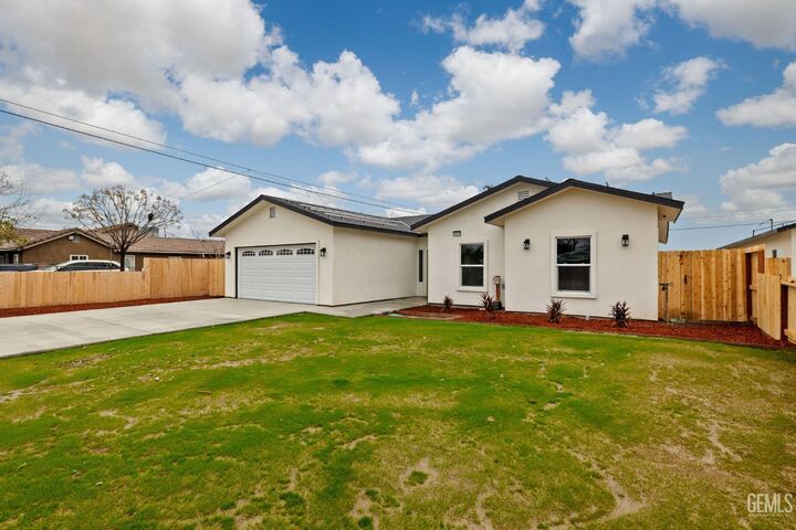 Property Photo:  9820 Par Street  CA 93311 