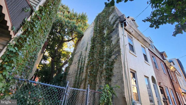 Property Photo: 2113 N Franklin Street PA 19122