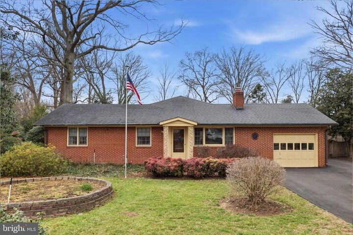 Property Photo:  8712 Lea Lane  VA 22309 