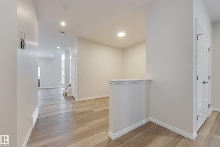 Property Photo:  102 Sunland Way  AB T8H 2Y6 