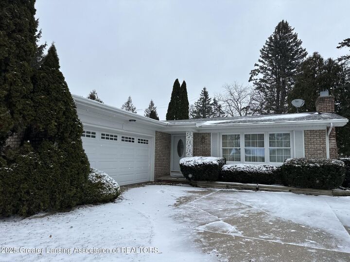 Property Photo:  2419 Park Street  MI 48917 