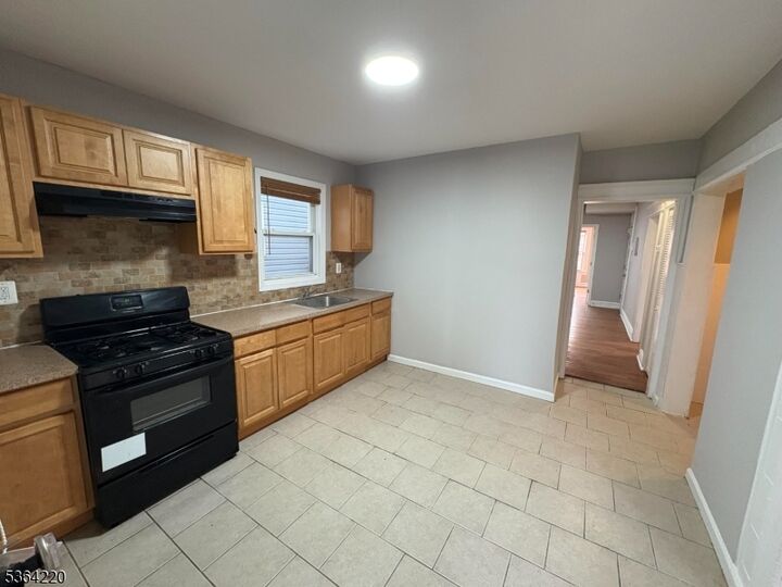 Property Photo:  76 Halstead St 2  NJ 07106 