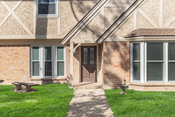 Property Photo: 6910 Chancellor Drive TX 77379