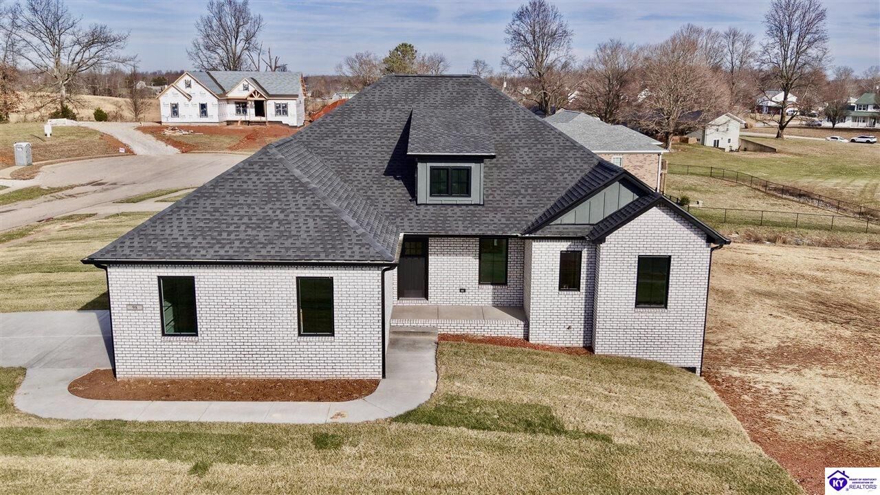 Property Photo:  98 Shepherd'S Way  KY 40162 