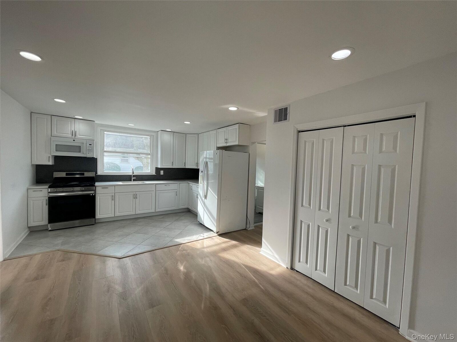Property Photo:  46 Gordon Street 1  NY 10701 