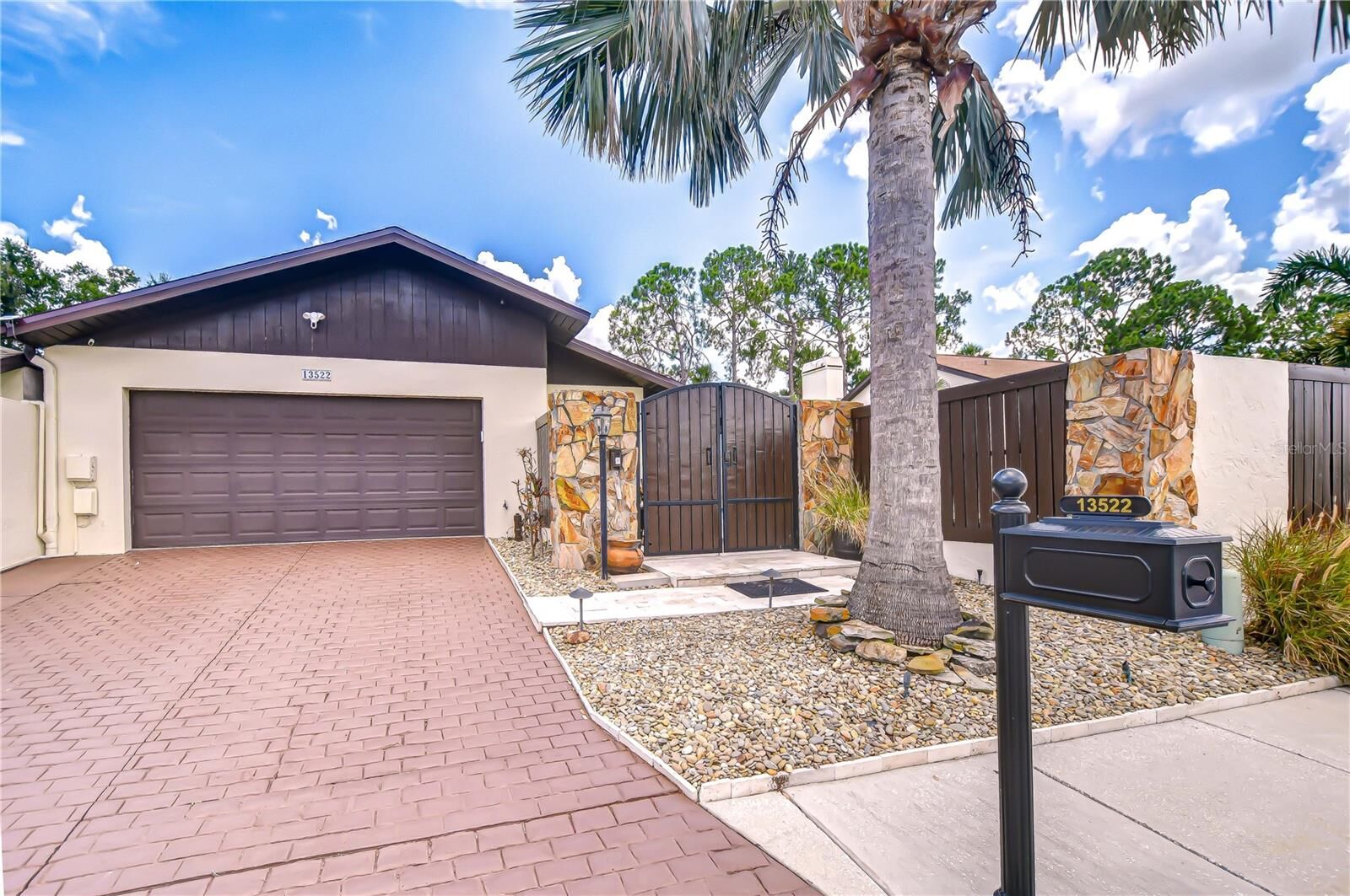 Property Photo: 13522 Avista Drive FL 33624