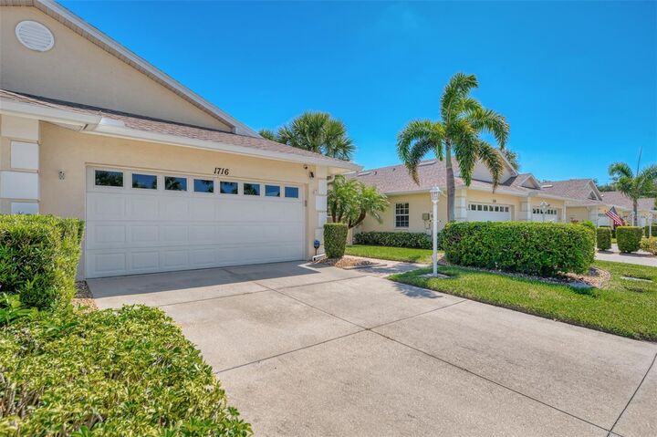 Property Photo:  1716 Fountain View Circle  FL 34292 