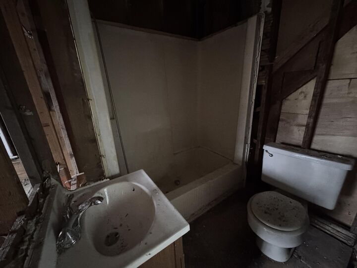 Property Photo:  619 E Mount Hope Avenue  MI 48910 