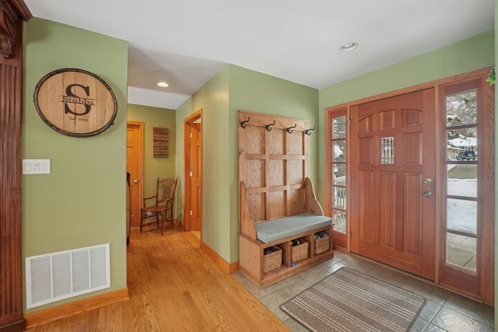 Property Photo: 293 Abbotsford Court IL 60137