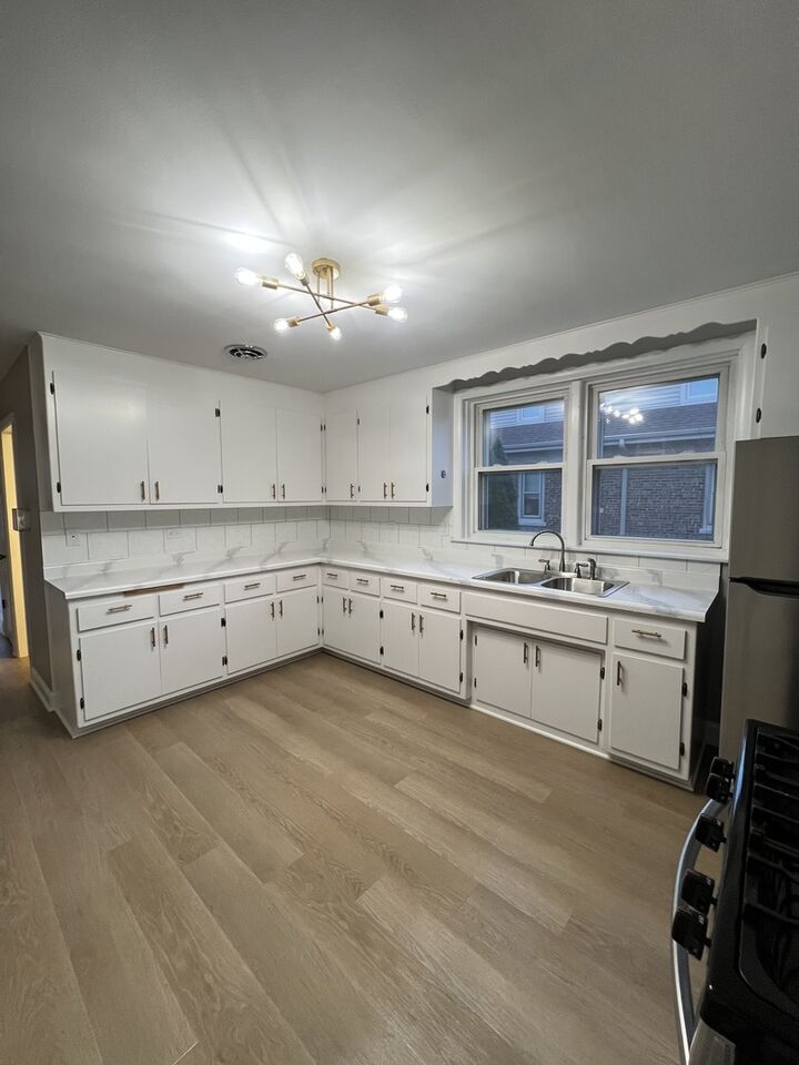 Property Photo:  6208 S Keating Avenue  IL 60629 