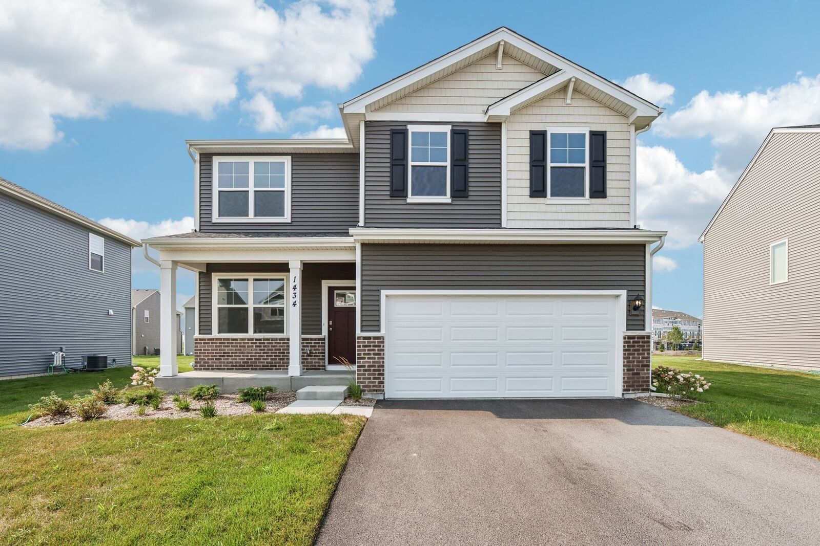 Property Photo:  1552 Aspen Court  IL 60140 