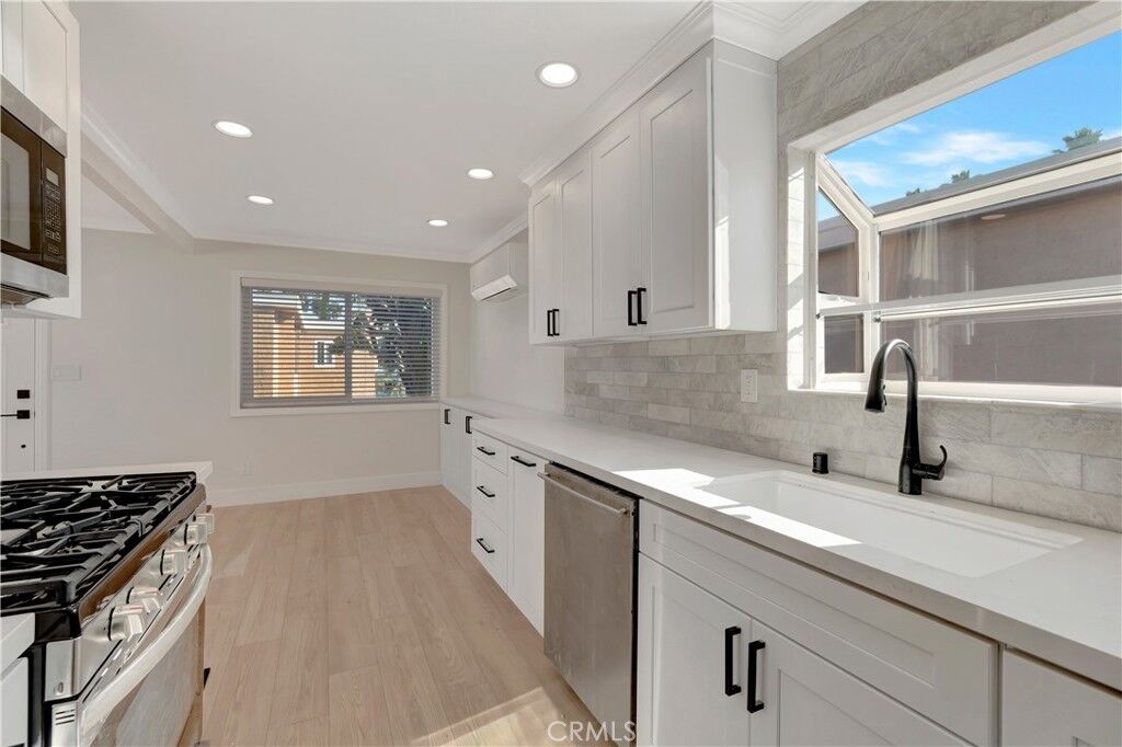 Property Photo:  209 13th Street D  CA 92648 
