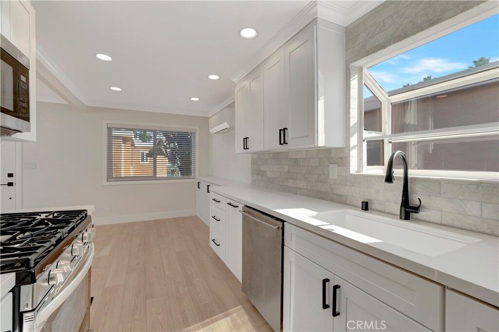 Property Photo:  209 13th Street D  CA 92648 