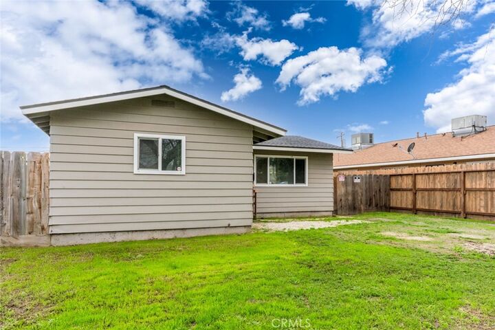 Property Photo:  92 E 12th  CA 95341 
