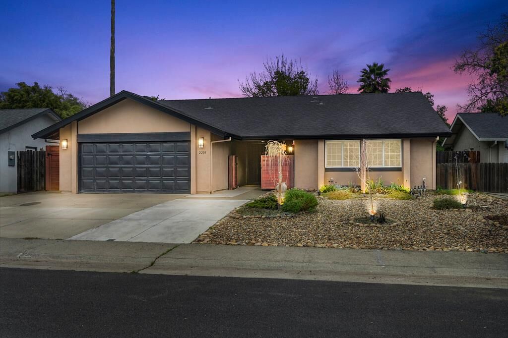 Property Photo: 2205 Trails Court CA 95670