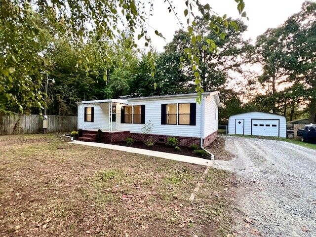 Property Photo:  413 Elm Lane  TN 37018 