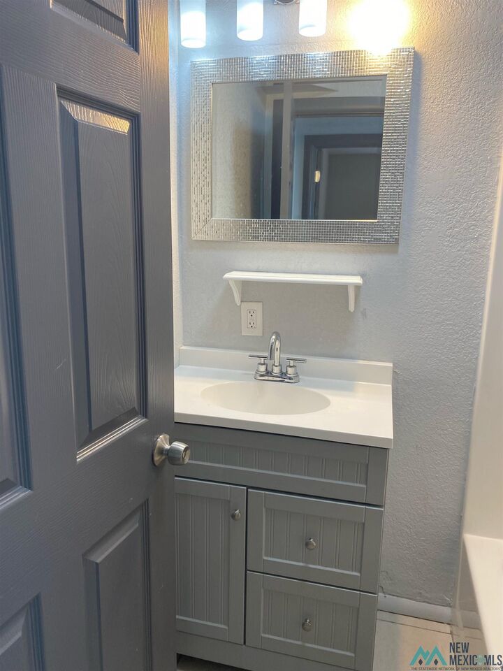 Property Photo:  908.5 Bullock Ct Court  NM 88210 