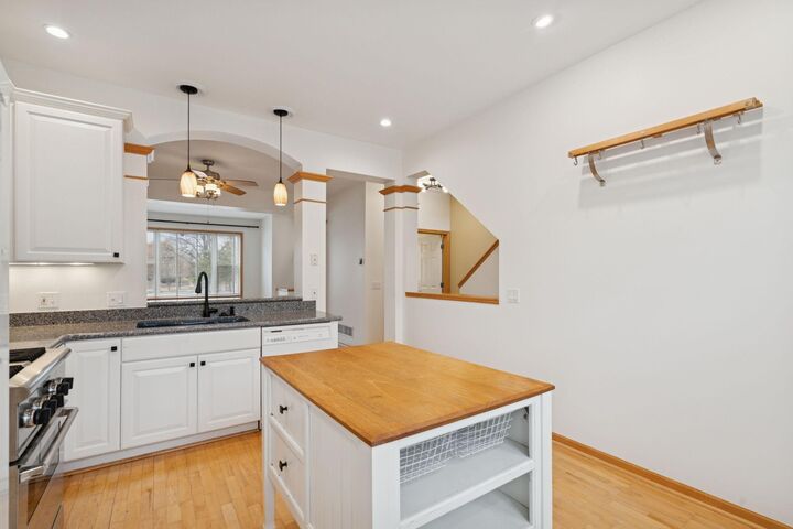 Property Photo:  1 4th Avenue N 103  MN 55401 