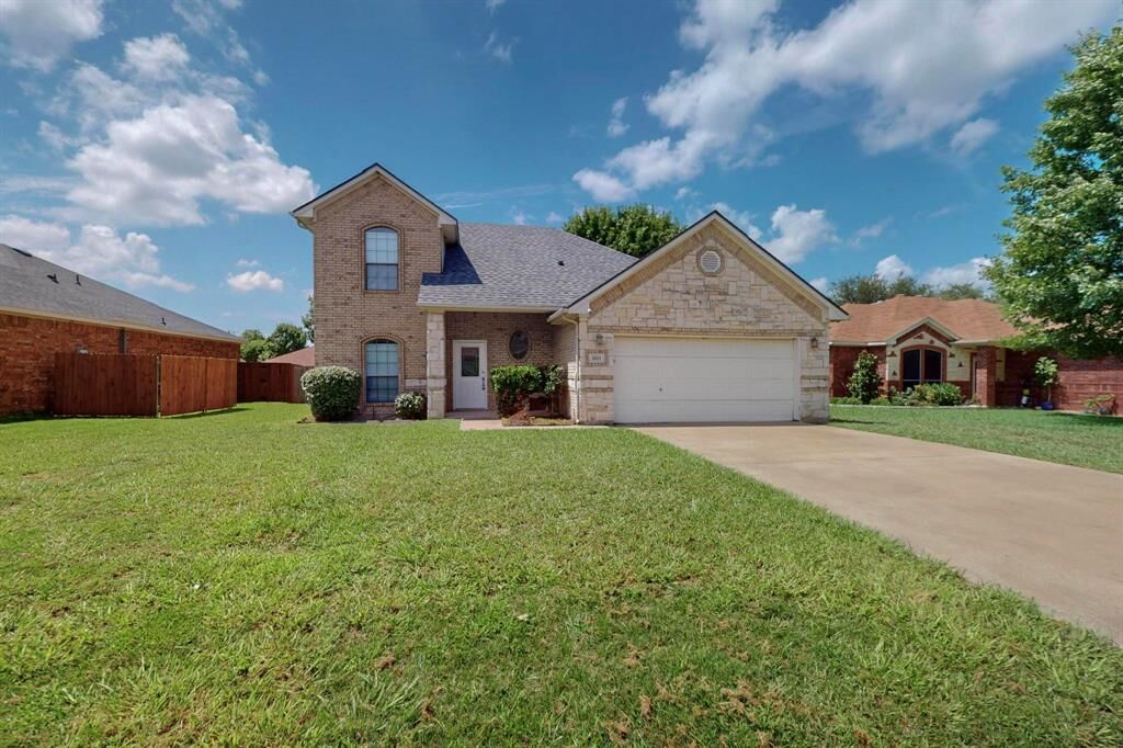 Property Photo: 805 Brandon Drive TX 75159