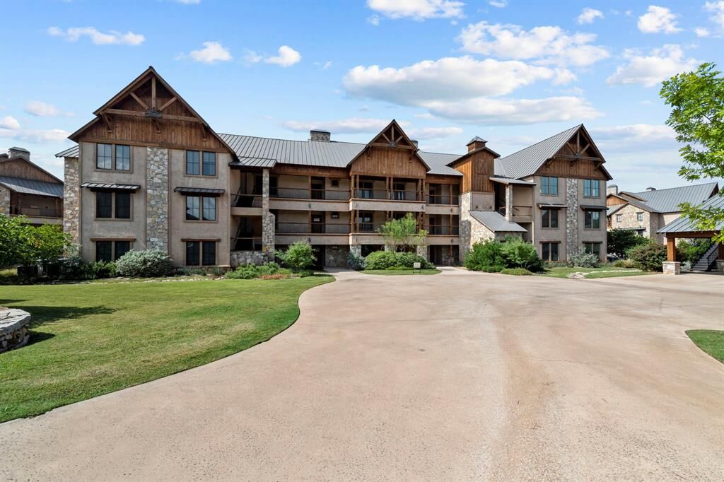 Property Photo: 2033 Harbor Way 302 TX 76449