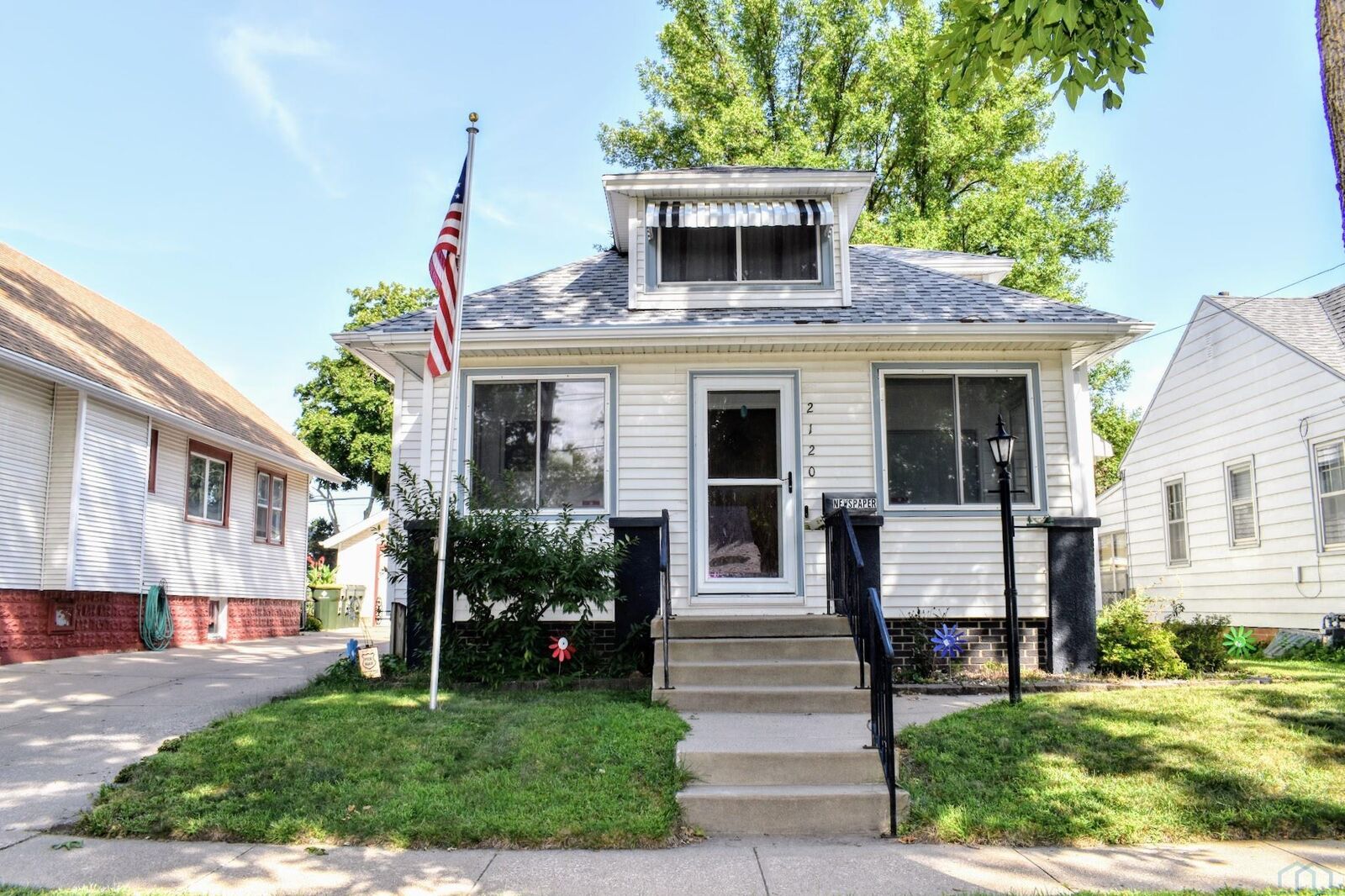 Property Photo: 2120 S Helen St IA 51106