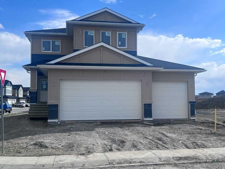 Property Photo:  880 Hampshire Crescent NE  AB T1V 0E5 