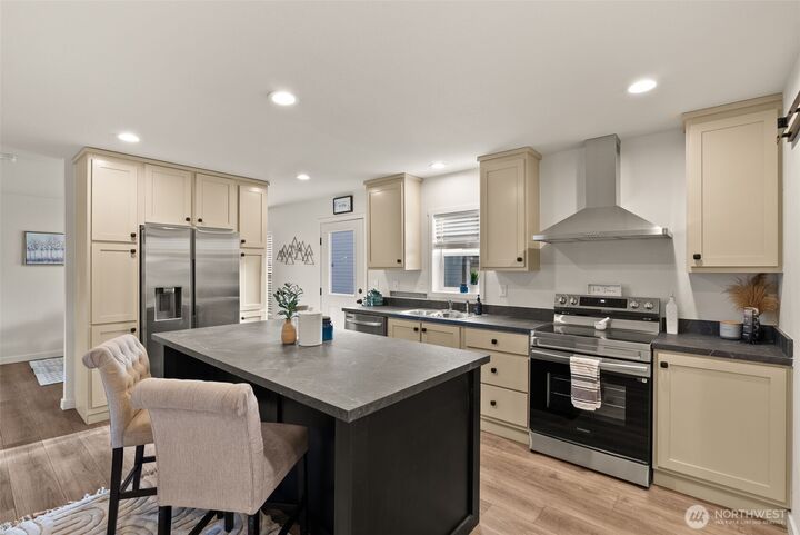 Property Photo: 1243 SW Elzina Street WA 98532