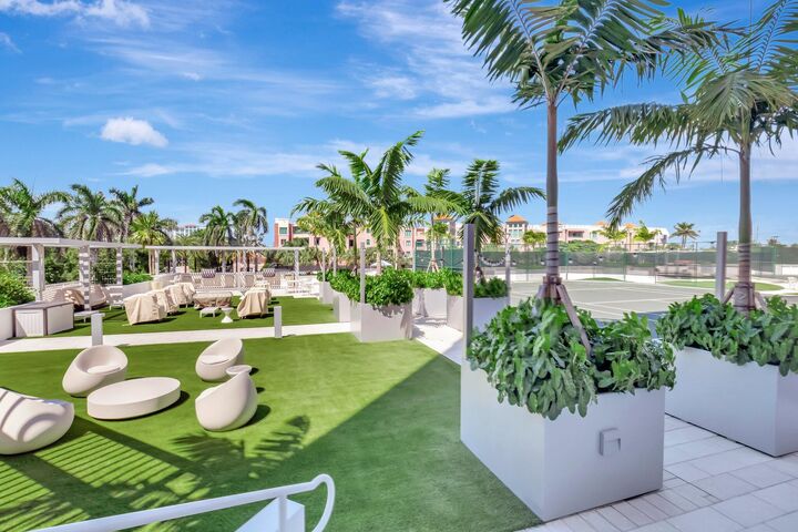 Property Photo:  300 SE 5th Avenue W 2160  FL 33432 