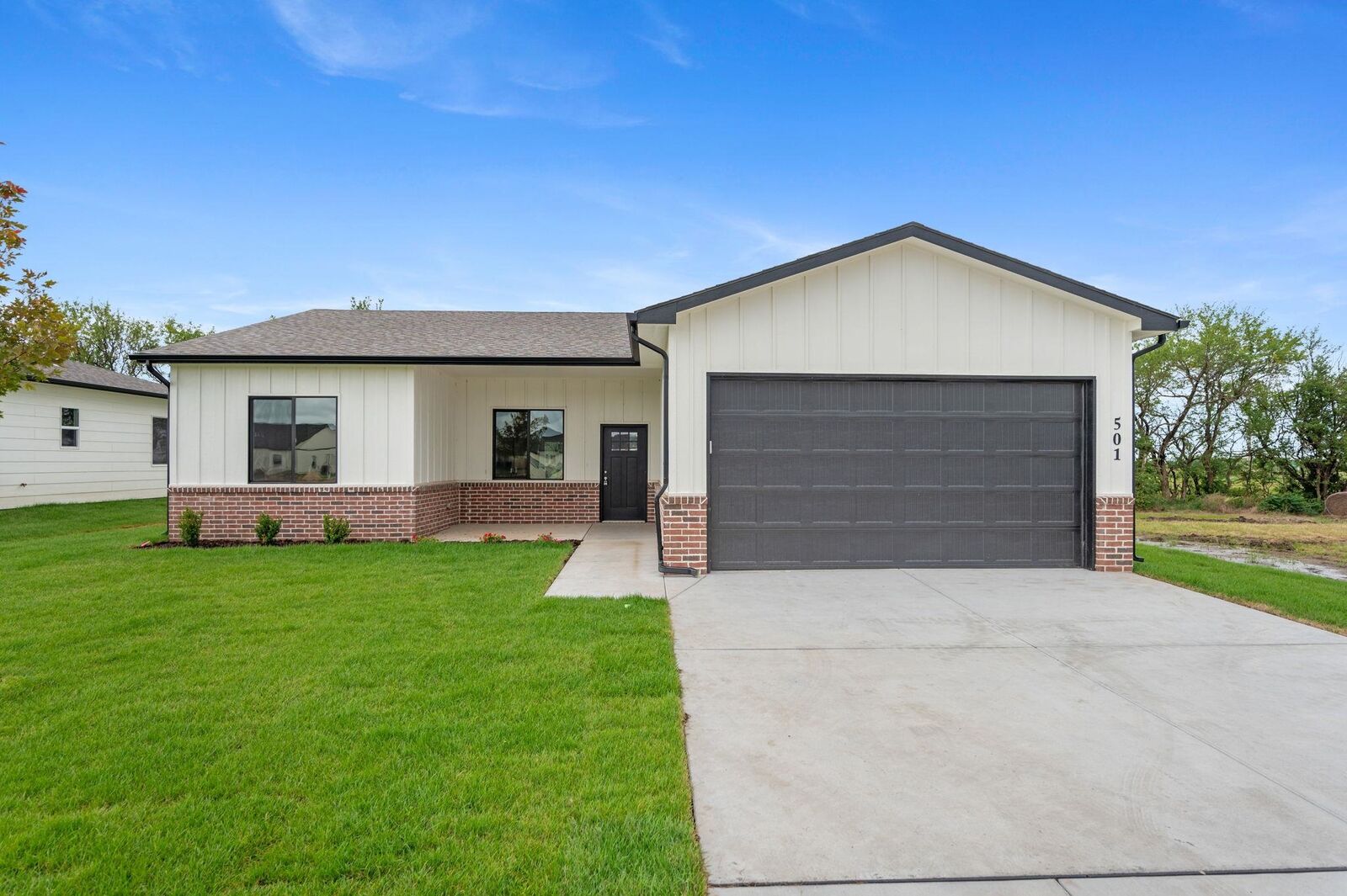 Property Photo:  701 E Elmwood St  KS 67147 