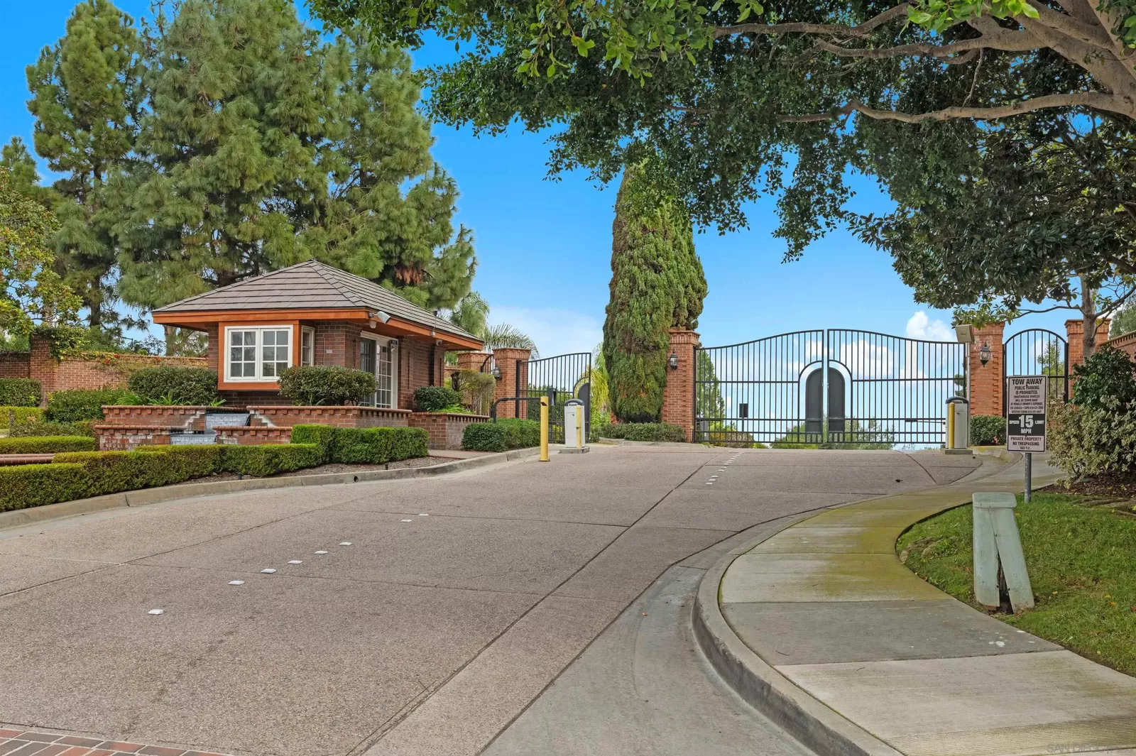 Property Photo:  6077 Firwood Row  CA 92037 