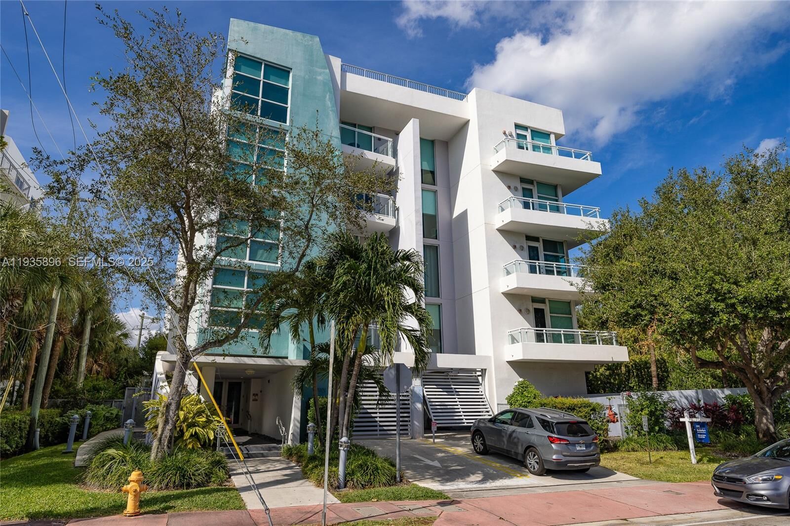 Property Photo:  2020 Prairie Ave 202  FL 33139 