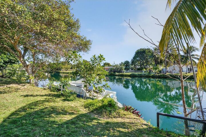 Property Photo:  19641 Sterling Dr  FL 33157 