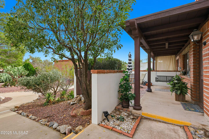 Property Photo:  364 S Paseo Lobo  AZ 85614 