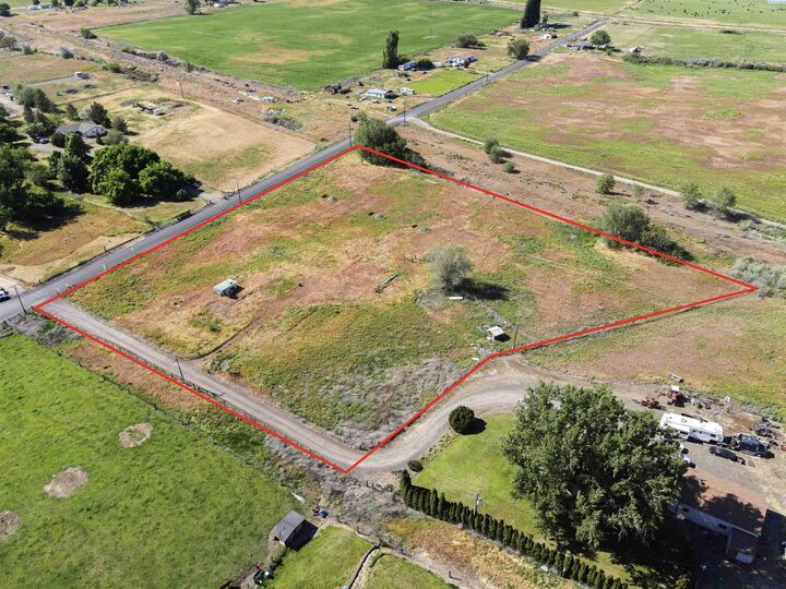 Property Photo: 11701 N Albro Rd WA 99350