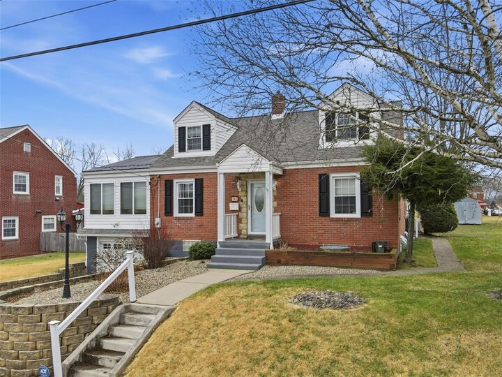 Property Photo:  702 Hemlock Dr  PA 15001 